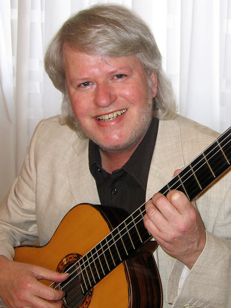 Kurt Hiesl mit Gitarre